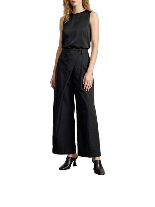 Pantalone asimmetrico con bottone