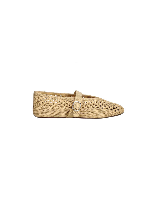 Ballerina in raffia