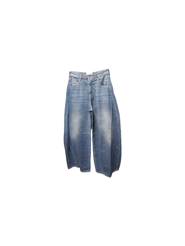 Jeans over balloon